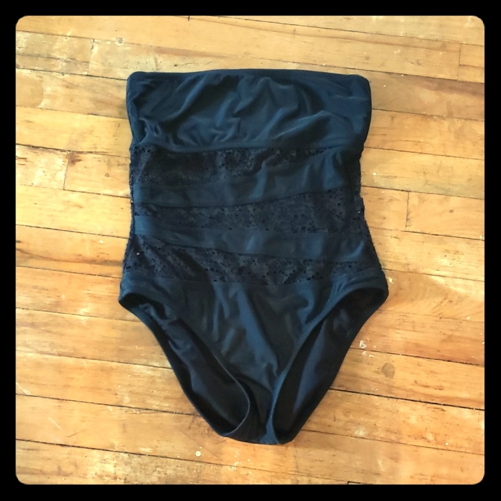 Black strapless bathing suit